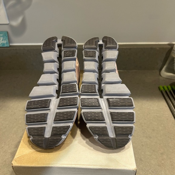 On Running Women's Sneakers - Pink and Gray - Picture 5 of 14